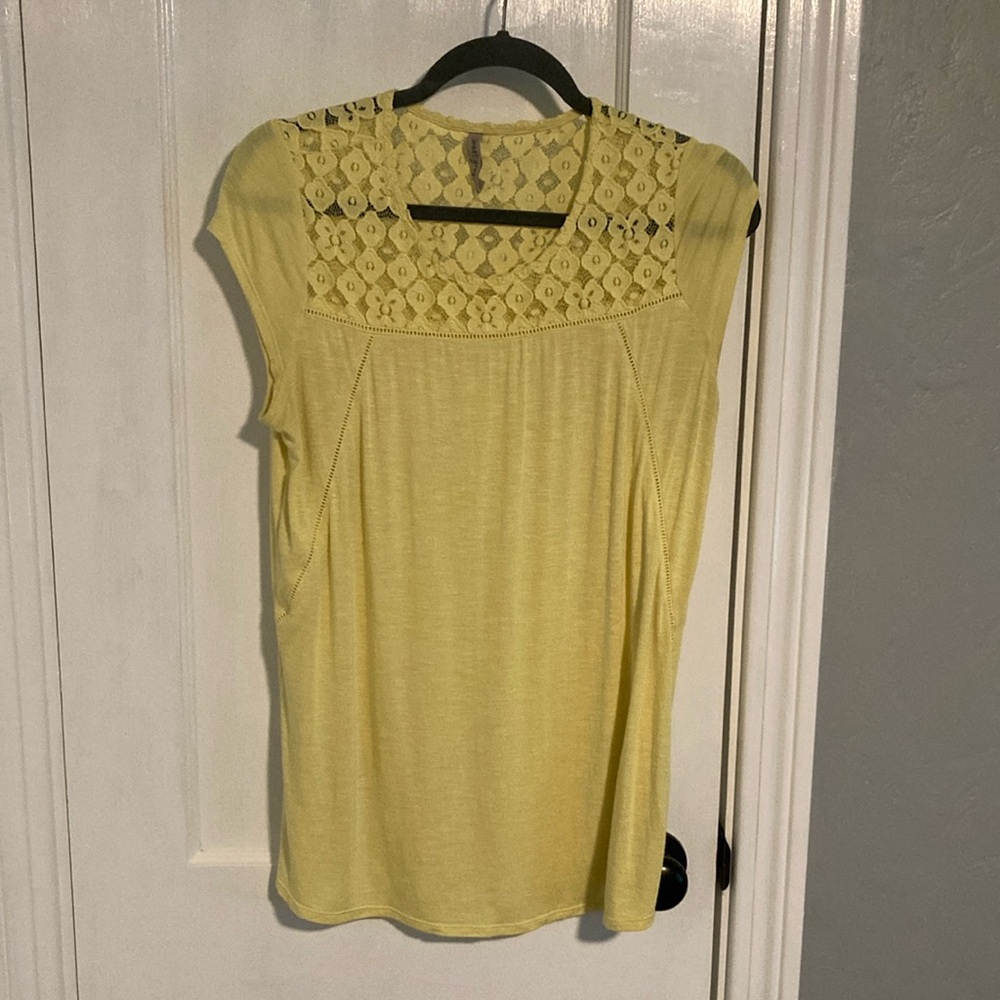 ✴️Chic Yellow Cap Sleeve Lace Blouse